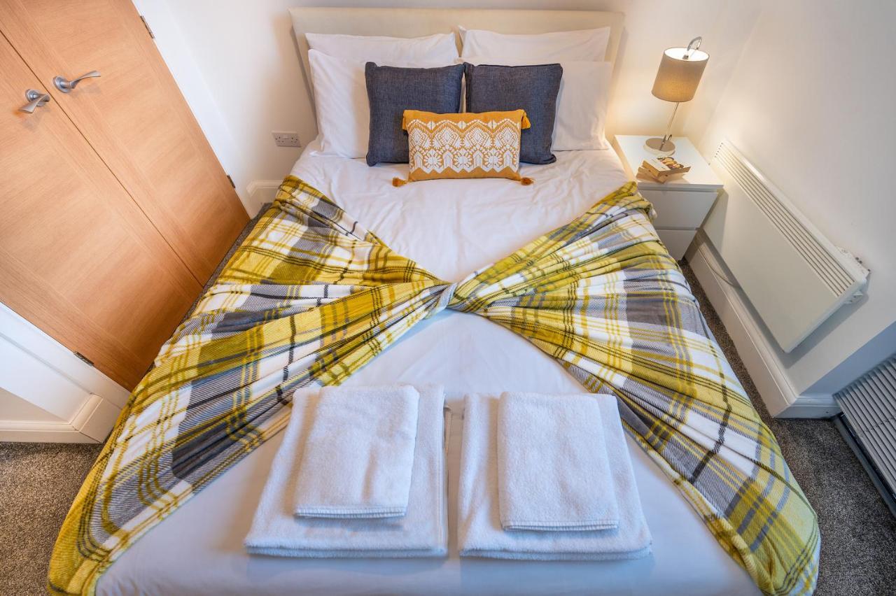 Modern & Spacious 2-Bed Flat With Secure Parking Редінг Екстер'єр фото