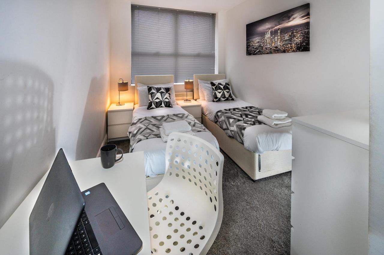 Modern & Spacious 2-Bed Flat With Secure Parking Редінг Екстер'єр фото