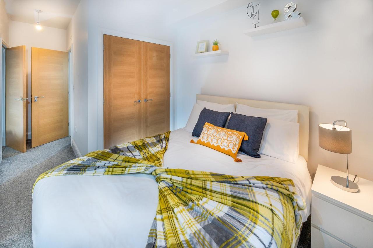 Modern & Spacious 2-Bed Flat With Secure Parking Редінг Екстер'єр фото