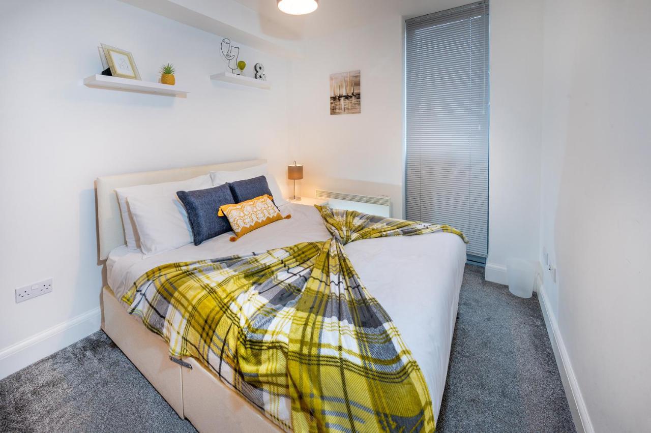Modern & Spacious 2-Bed Flat With Secure Parking Редінг Екстер'єр фото
