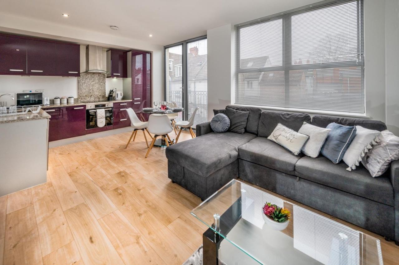 Modern & Spacious 2-Bed Flat With Secure Parking Редінг Екстер'єр фото