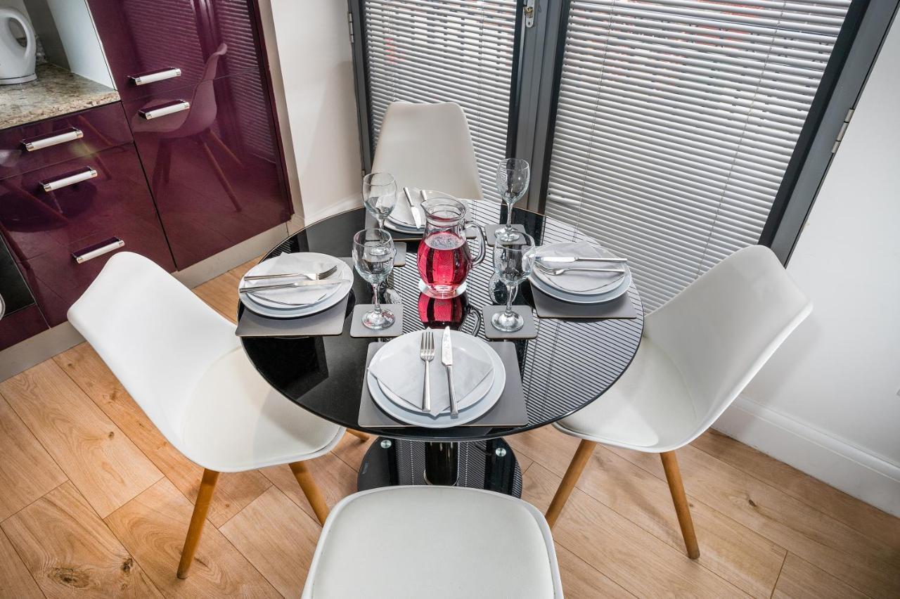Modern & Spacious 2-Bed Flat With Secure Parking Редінг Екстер'єр фото